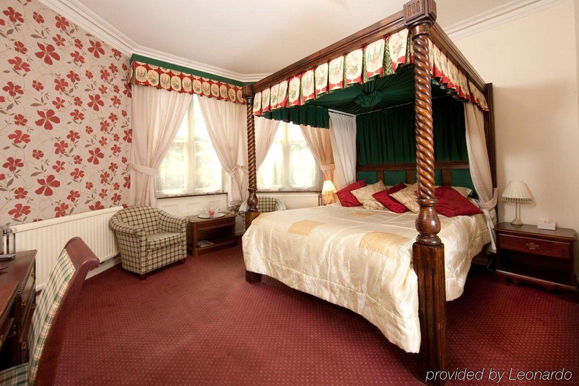 Hamlet Hotels Maidstone Room photo