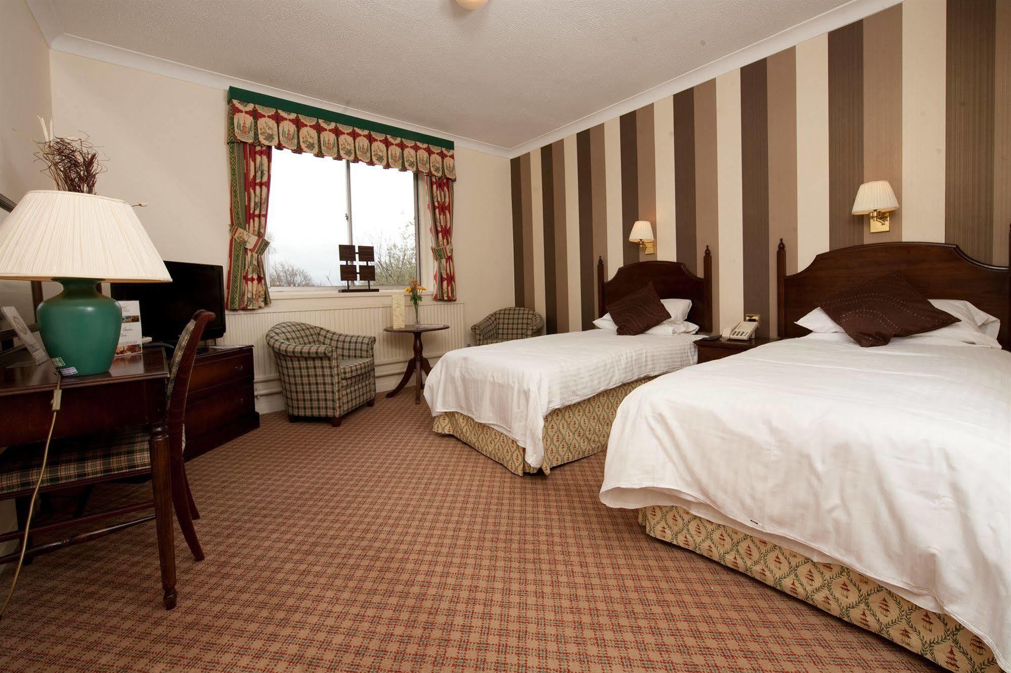 Hamlet Hotels Maidstone Room photo